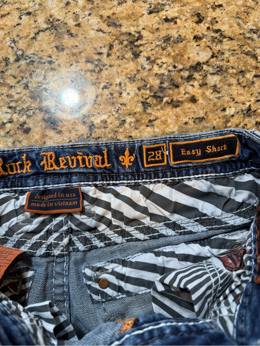 Rock Revival mid Rise ZIYALA EASY Women’s Stretch denim Jean shorts 28 - Picture 3 of 8